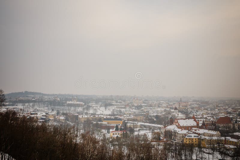 Vilnius/Λιθουανία - 8 Δεκεμβρίου 2013: Χιόνι Viln χειμερινού πρωινού στοκ εικόνα Vilnius/Λιθουανία - 8 Δεκεμβρίου 2013: Χιόνι Viln χειμερινού πρωινού στοκ εικόνα