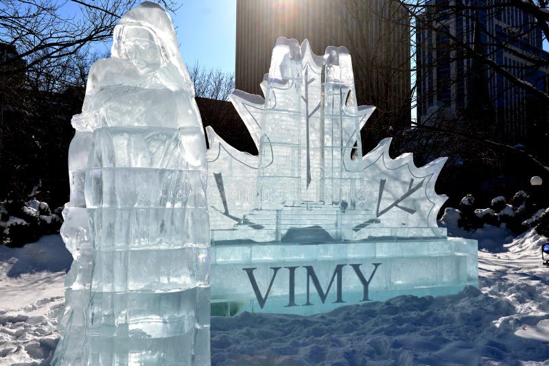 Vimy Ridge Ice Sculpture em Winterlude foto de stock royalty free Vimy Ridge Ice Sculpture em Winterlude foto de stock royalty free