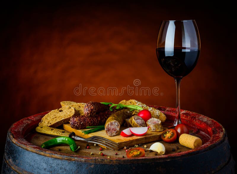 Vin et nourriture image libre de droits Vin et nourriture image libre de droits