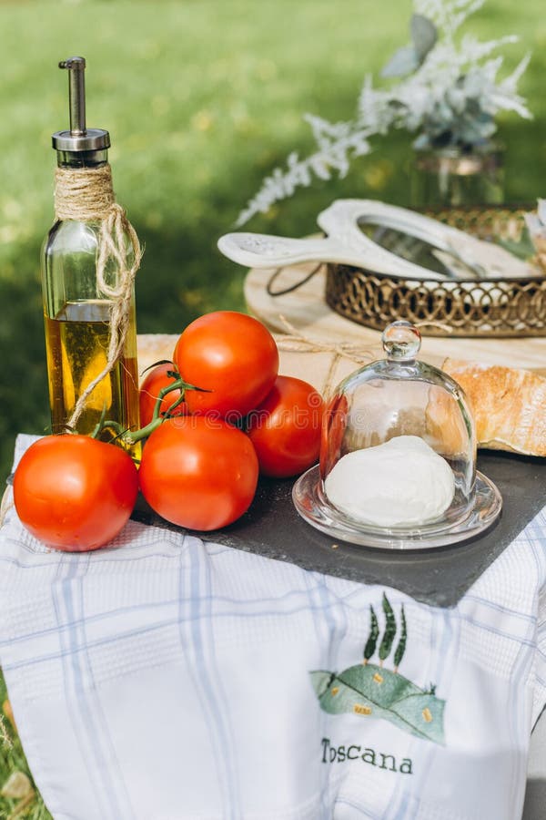Vin för grönsaker för frukter för mat för helgpicknicksäsong royaltyfri foto Vin för grönsaker för frukter för mat för helgpicknicksäsong royaltyfri foto