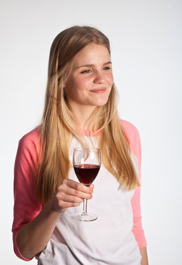 Portrait Mignon Scandinave De Jeune Fille Avec La Tête Dans Un Regard