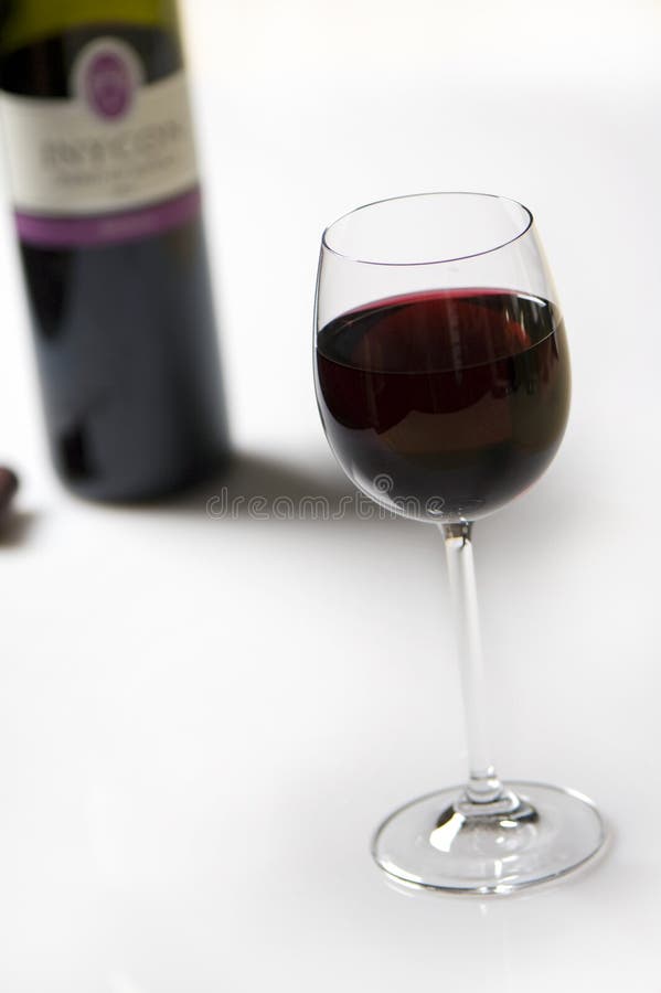 Vin rouge dans les glas photos libres de droits Vin rouge dans les glas photos libres de droits