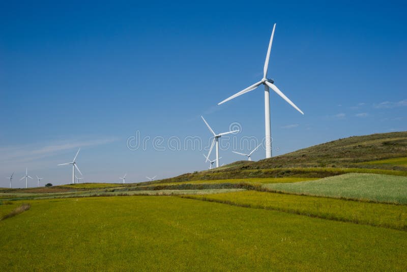 Vindkraftturbin royaltyfri foto