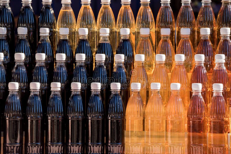 Vinho caseiro aromático na tarifa étnica imagens de stock Vinho caseiro aromático na tarifa étnica imagens de stock