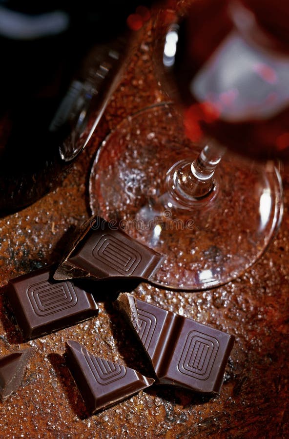 Vinho e chocolate imagem de stock Vinho e chocolate imagem de stock