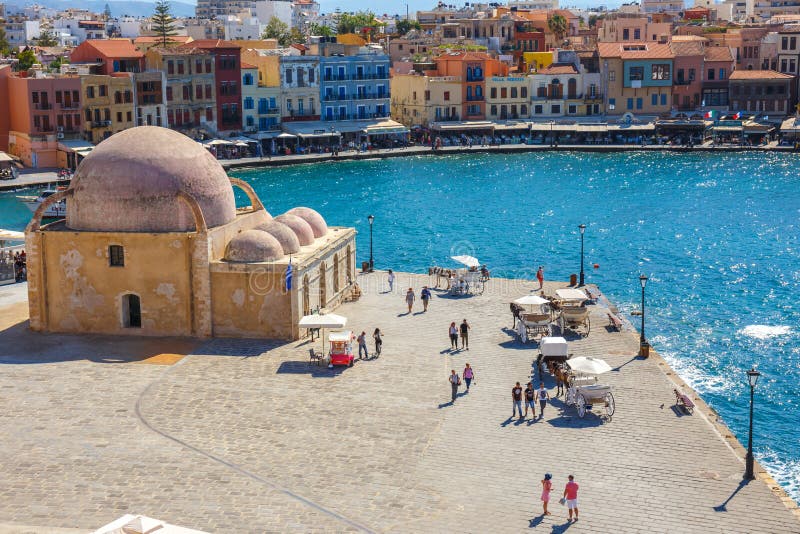 Vinkelsikt av den gamla porten i Chania, Grekland arkivfoton Vinkelsikt av den gamla porten i Chania, Grekland arkivfoton