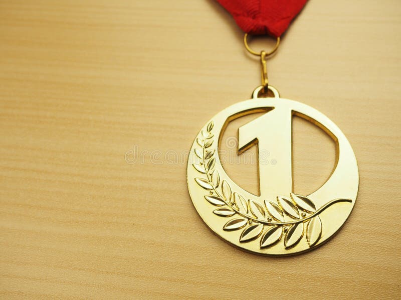 Vinnermedalj i guld Begreppet lyckade resultat royaltyfria bilder Vinnermedalj i guld Begreppet lyckade resultat royaltyfria bilder