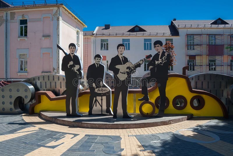 Vinnitsa, Ukraine - 28. Mai 2018 Monument zur Beatles-Gruppe lizenzfreies stockbild Vinnitsa, Ukraine - 28. Mai 2018 Monument zur Beatles-Gruppe lizenzfreies stockbild