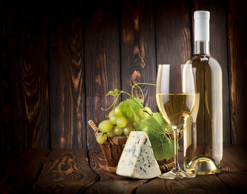 Vino bianco e formaggio blu fotografia stock libera da diritti