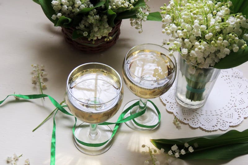 Vino bianco nel vetro fotografia stock libera da diritti