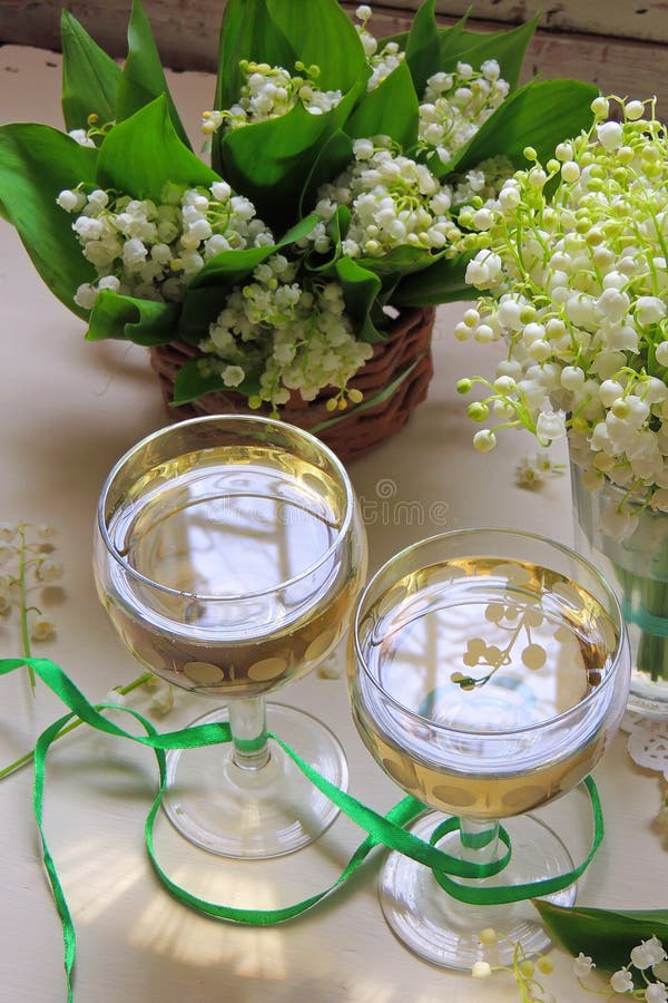 Vino bianco nel vetro fotografie stock