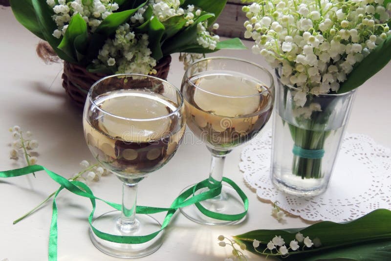 Vino bianco nel vetro immagine stock libera da diritti