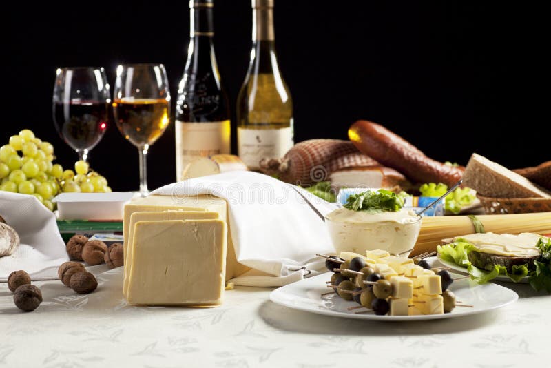 Vino e pasto fotografia stock libera da diritti Vino e pasto fotografia stock libera da diritti