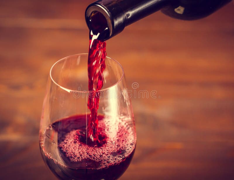 Vino rojo en el vidrio imagenes de archivo Vino rojo en el vidrio imagenes de archivo