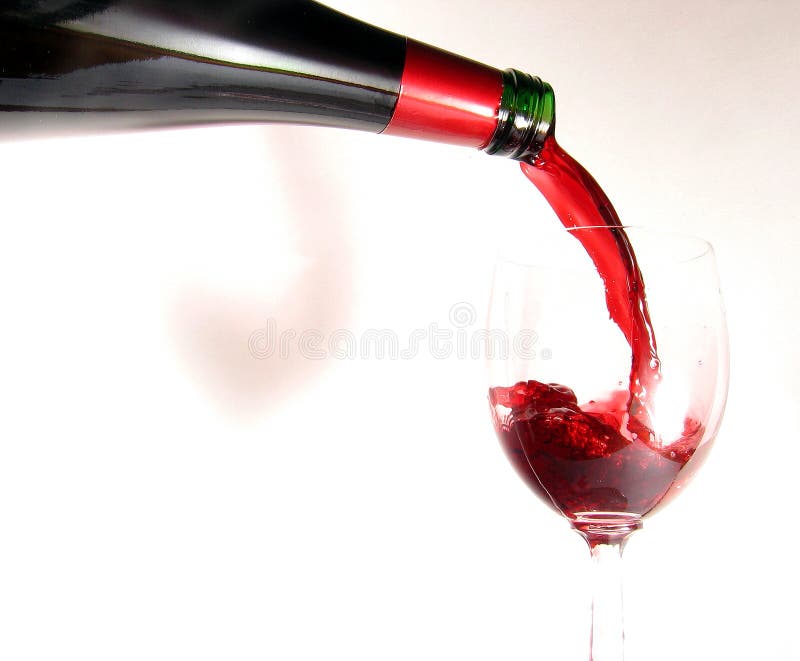 Download Vino rosso di versamento immagine stock. Immagine di vino - 220221