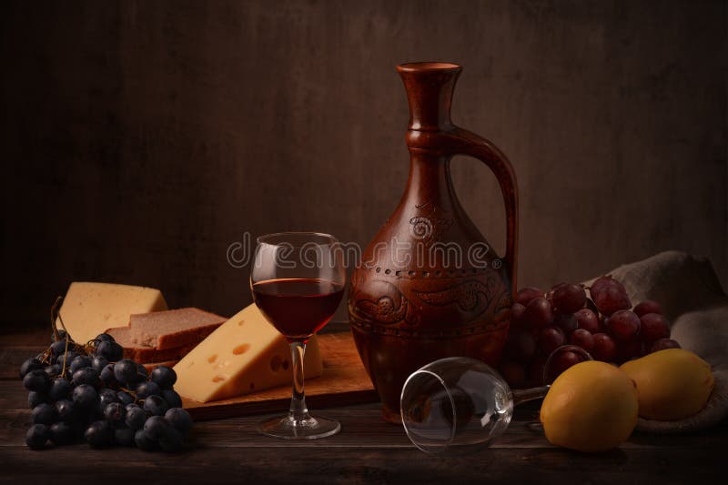 Vino, uva y queso fotos de archivo libres de regalías Vino, uva y queso fotos de archivo libres de regalías