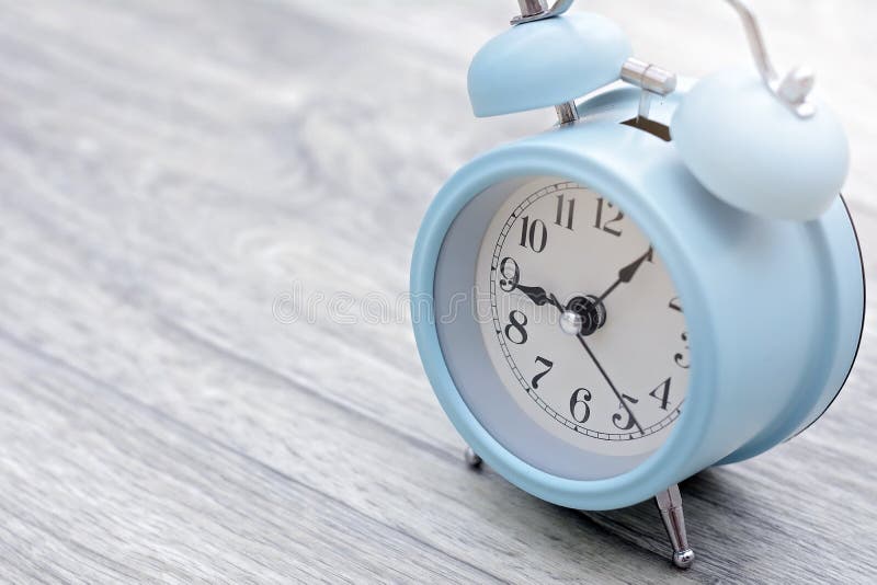 Opsætning Valg vigtigste Blue Alarm Clock in Morning Light, Morning Concept Stock Image - Image of  alert, sleep: 111434525