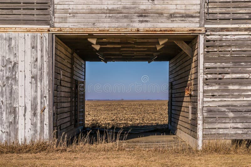 Red barn and bean field stock image. Image of farm, barn - 20835857