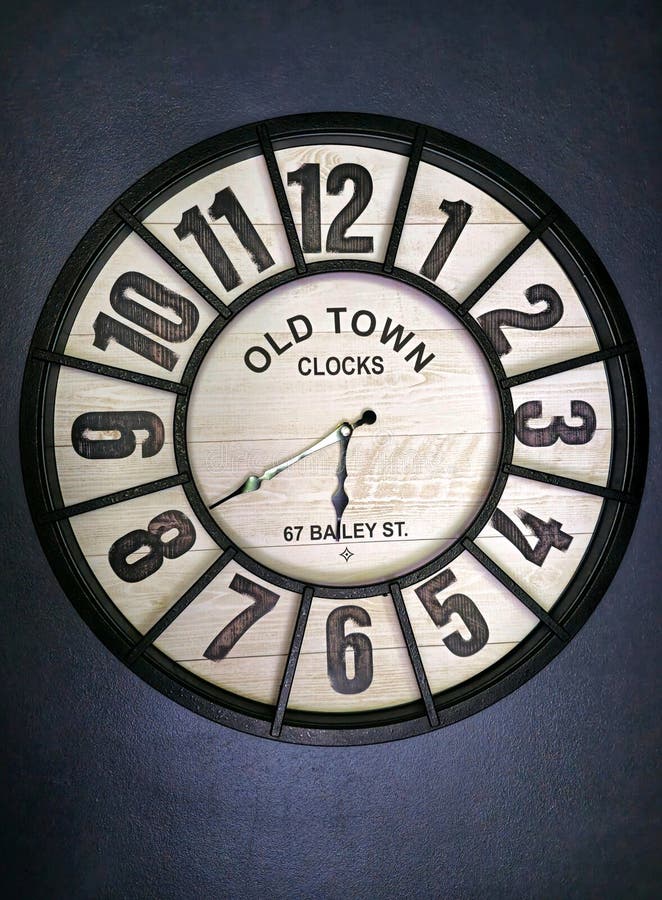 Vintage beige wall decorative clock vintage beige wall decorative clock stock afbeeldingen