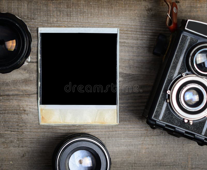 Vintage camera with lenses and blank old photograph on wooden background stock photography Vintage camera with lenses and blank old photograph on wooden background stock photography