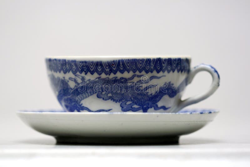 Chinese Old Blue and White Dragon Pattern Porcelain Tea/Wine Cup 
