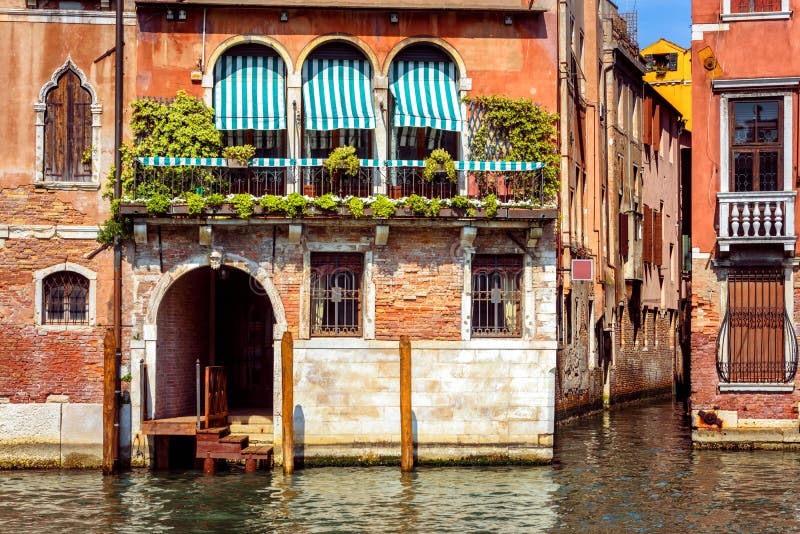 Vintage house, Venice, Italy. Entrance to residential house or hotel by Grand Canal, famous street of Venice stock photos Vintage house, Venice, Italy. Entrance to residential house or hotel by Grand Canal, famous street of Venice stock photos