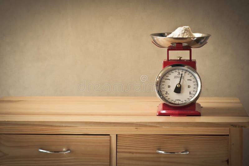 https://thumbs.dreamstime.com/b/vintage-kitchen-scales-28924422.jpg