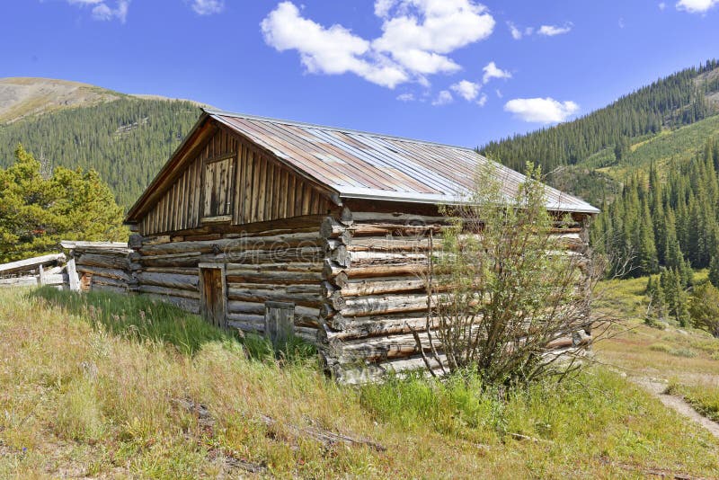 Vintage log cabin in old mining town in the mounta royalty free stock photography