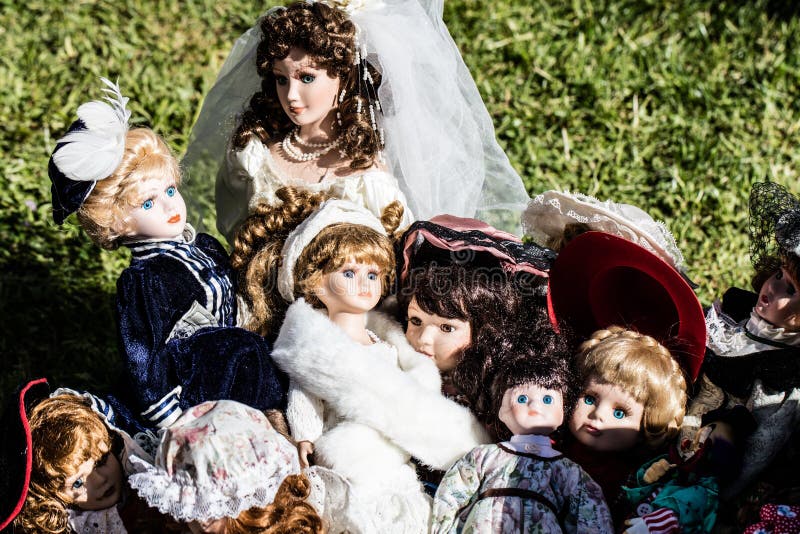 Vintage and old ceramic dolls for collection at garage sale royalty free stock photos Vintage and old ceramic dolls for collection at garage sale royalty free stock photos