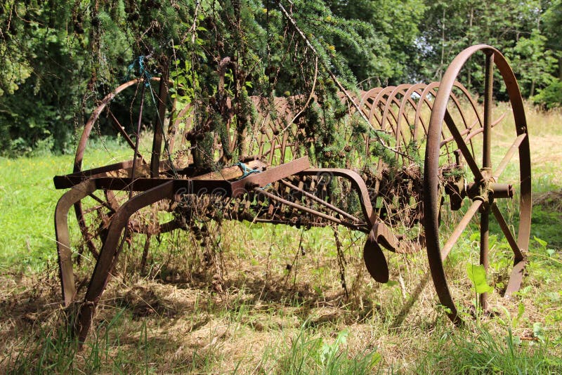 Raque Histórico De Feno Rake Grief Rake Costumava Ser Puxado Por Cavalo  Imagem de Stock - Imagem de usado, velho: 232204351