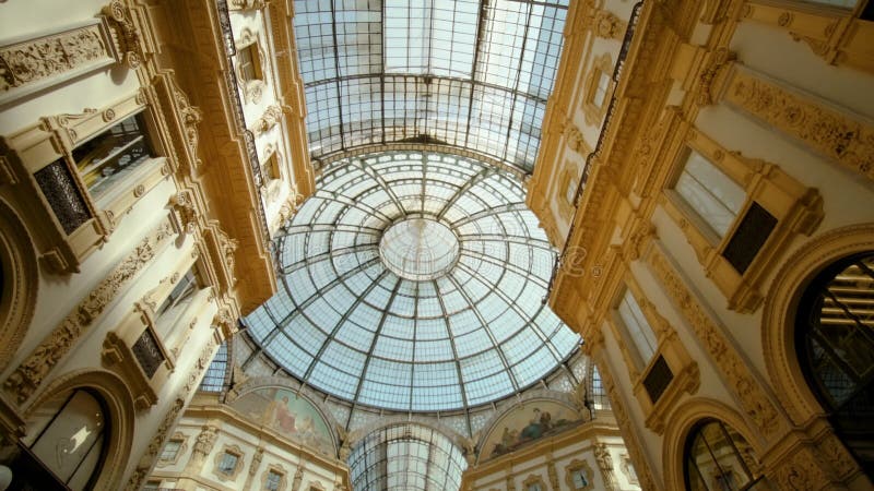 Vintage - plafond van galleria vittorio emanuele ii in milaan