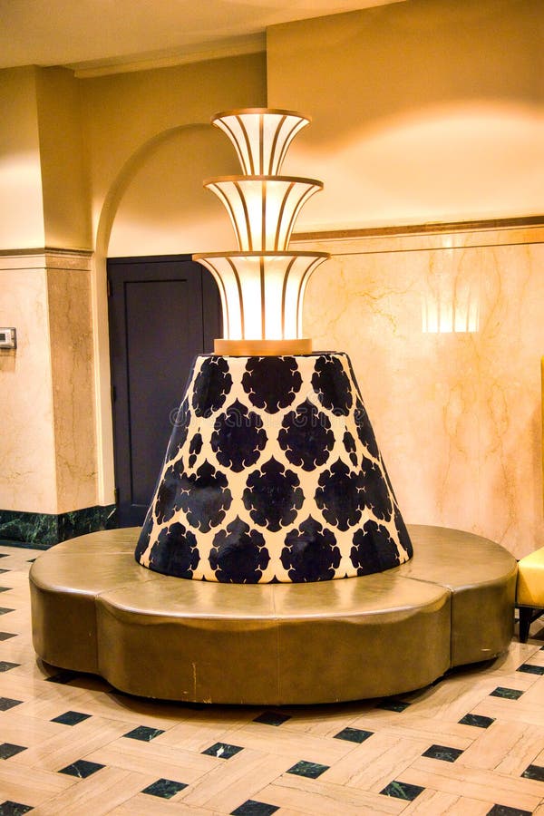 Vintage retro cone-säte på det magnifika mayo-hotellet tulsa oklahoma. återställt konsthändelseland royaltyfria bilder