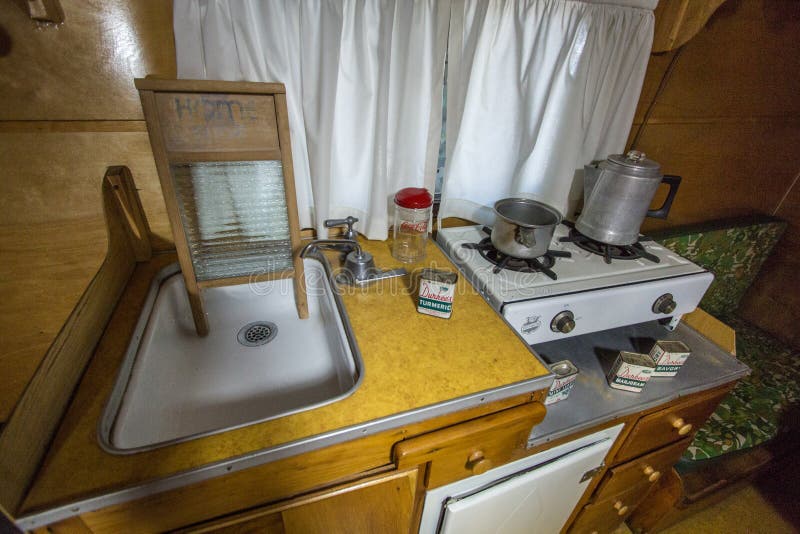 https://thumbs.dreamstime.com/b/vintage-rv-camper-kitchen-interior-amarillo-texas-usa-february-interior-retro-style-rv-camper-kitchen-complete-durkees-175535154.jpg