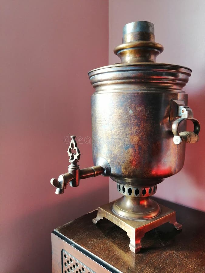 Vintage samovar for tea drinking or interior decoration stock images Vintage samovar for tea drinking or interior decoration stock images