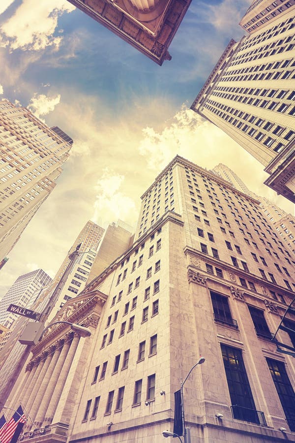 Vintage Wall Street estilizado em New York City, EUA foto de stock royalty free Vintage Wall Street estilizado em New York City, EUA foto de stock royalty free