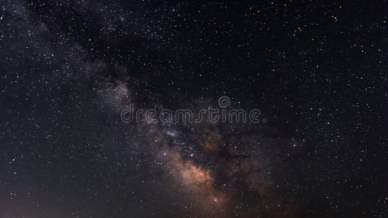 Vintergatan på himlen för stjärnklar natt