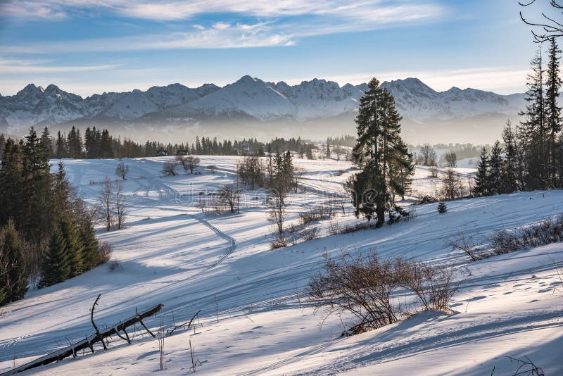Vinterlandskap av höga Tatra berg fotografering för bildbyråer Vinterlandskap av höga Tatra berg fotografering för bildbyråer