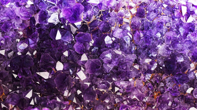 Violetkleurige Kristallen royalty-vrije stock foto Violetkleurige Kristallen royalty-vrije stock foto
