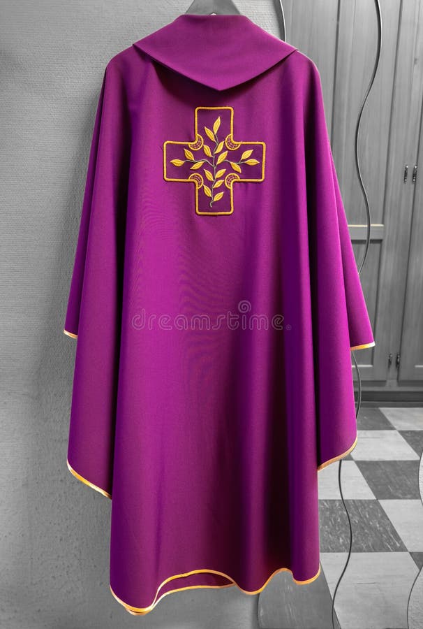 Violett des katholischen Priesters lizenzfreie stockfotografie