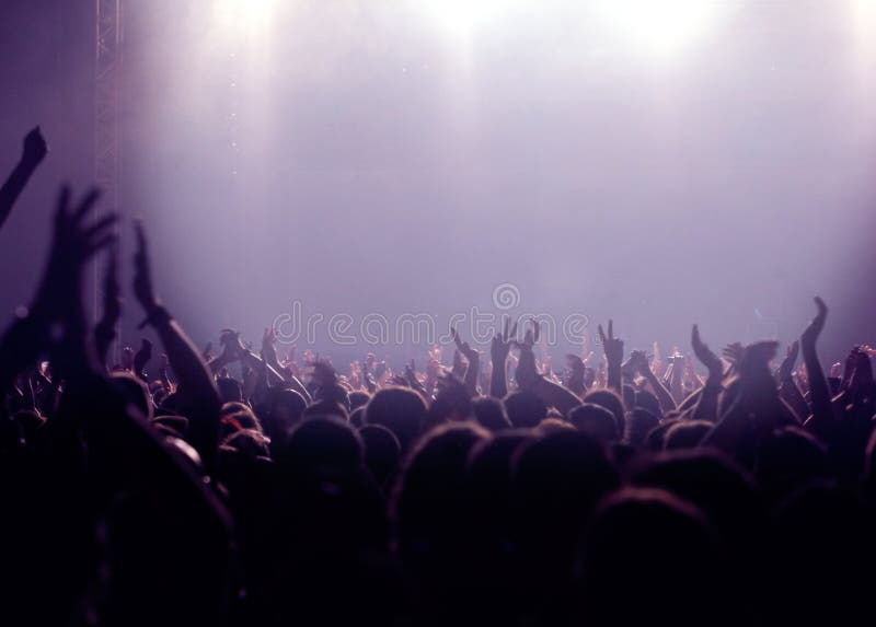 violette de réception de foule de concert d'assistance image stock violette de réception de foule de concert d'assistance image stock