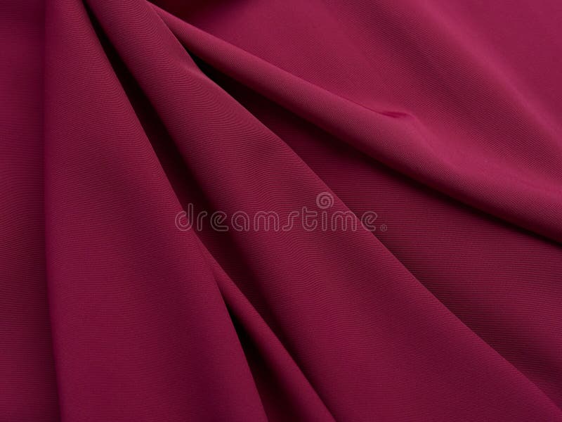 Violette Stoffe liegen in schönen Falten. lizenzfreie stockfotografie