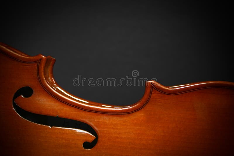 Cuerpo de violín, en faro, oscuro gris.