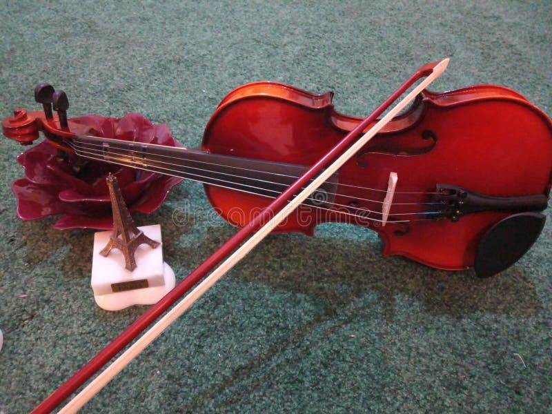Violin lovers sounds softly and harmony to my ear stock image Violin lovers sounds softly and harmony to my ear stock image