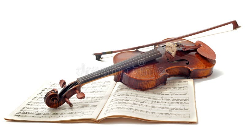 Bello il violino e la musica del foglio isolato su uno sfondo bianco.