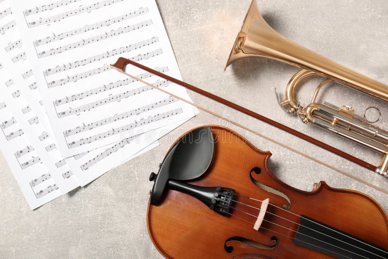 encanto Embajador oleada Violin, Trumpet and Note Sheets on Grey Background, Flat Lay. Musical  Instruments Stock Image - Image of equipment, melody: 226697309