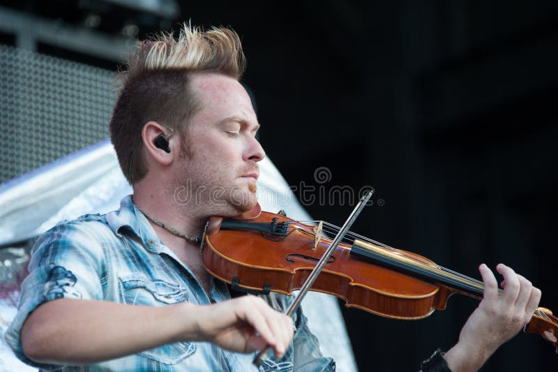 Violinist editorial stock image. Image of artist, sacramento 25893164