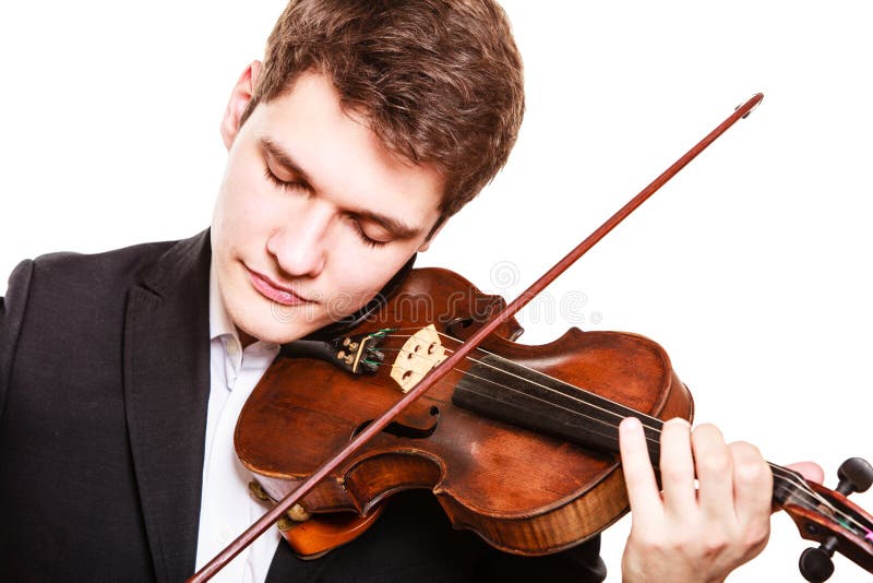 Violinista del hombre que toca el violín. Arte de la música clásica