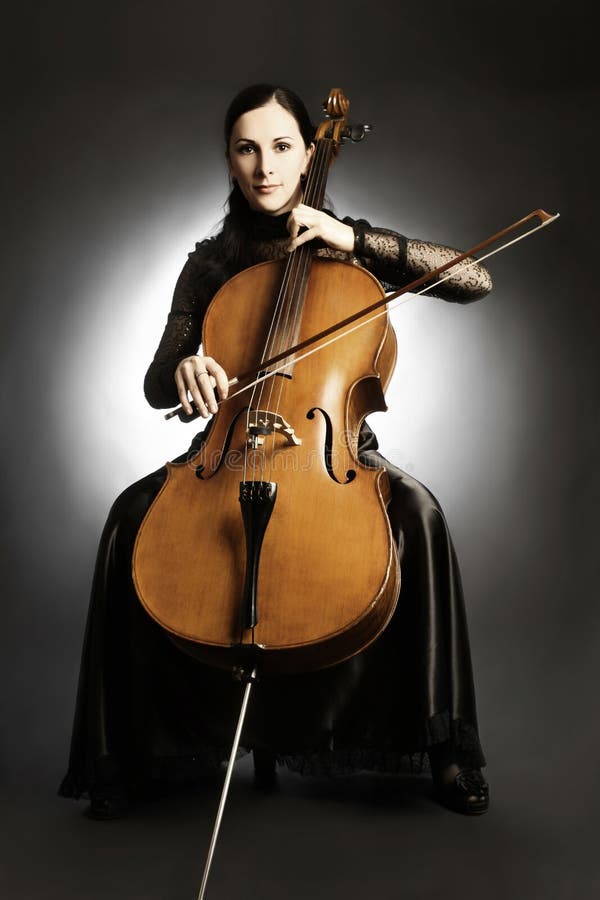 Violoncelista clásico del músico del violoncelo.