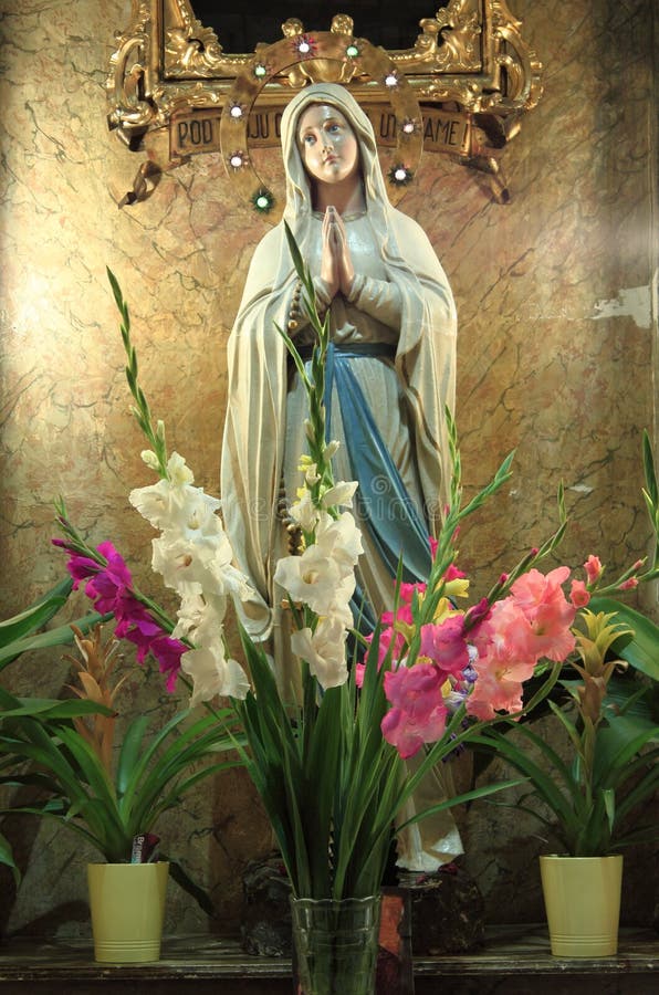 Virgin mary statue