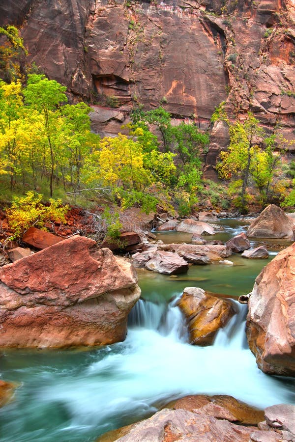 Virign Fluss-Wasserfall in Utah stockfotografie